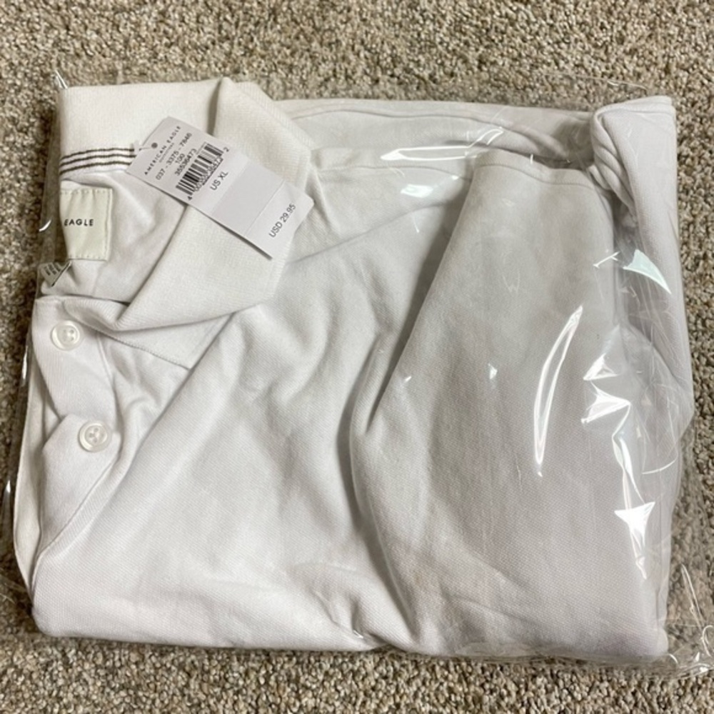 NWT - American Eagle Women’s White Collar Croptop Shirt (White / XL)